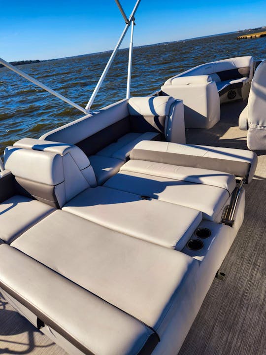 Harris Tritoon for 14 people on Lake Conroe in Montgomery, Texas