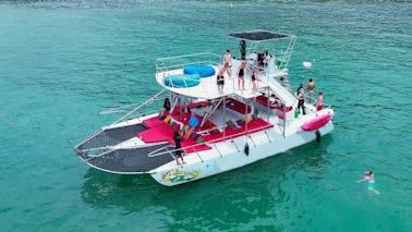 Trimarán personalizado de 45' con toboganes [todo incluido] en Puerto Vallarta, México