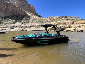 2019 F22 Wakesurf Boat! Fun in the sun! 