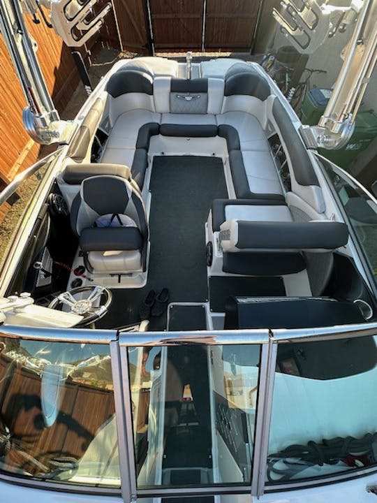 Beautiful 26' Mastercraft Wake Boat, Fully Loaded (Multi-day booking Discount)