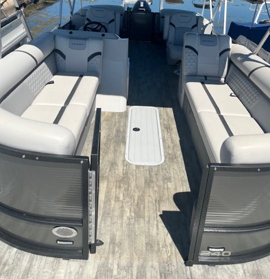 2023 Pontoon Rental CAPTAIN included