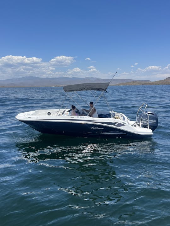 Speedboat in Lake Pleasant 