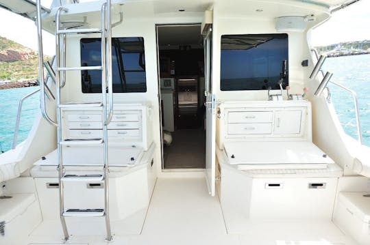 Une expérience de pêche ultime à Cabo San Lucas à bord de notre Cabo 35 Flybridge Sport Fisher