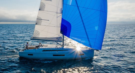 PANELES SOLARES BENETEAU OCEANIS 40.1, INODOROS EL/ALTAVOCES DE CUBIERTA