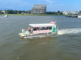 O principal barco de festa privado para 16 passageiros de Charleston! 