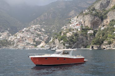 Iate a motor Gagliotta de 37" para alugar em Sorrento