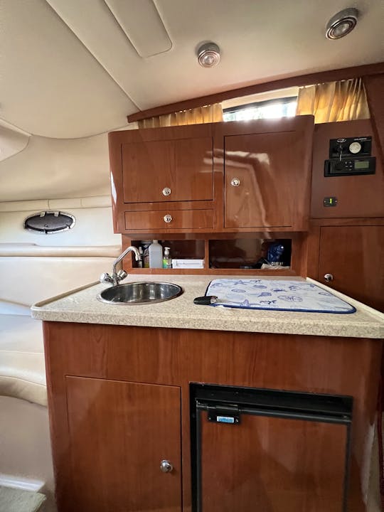 Rent this Beautiful Regal 32ft🏖 Free Hour from Monday thru Friday