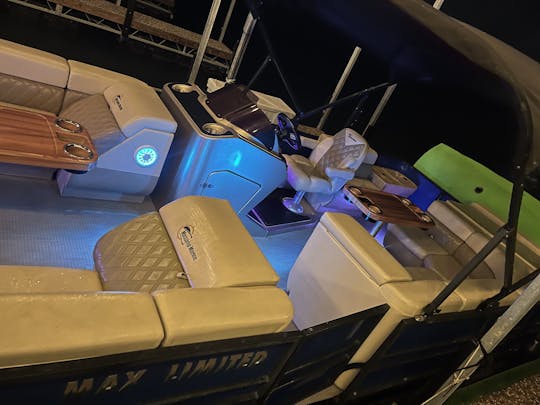 Luxury Pontoon Rentals!! Lake Ray Hubbard 