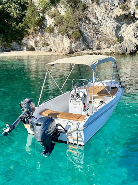 Rent this small boat without license in Sivota, Thesprotia