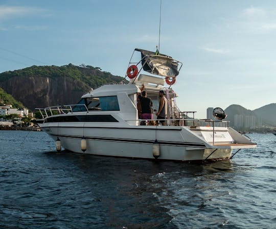 Aluguel de iate a motor Brisa Carioca de 36 pés Cobra Capri no Rio de Janeiro, Brasil
