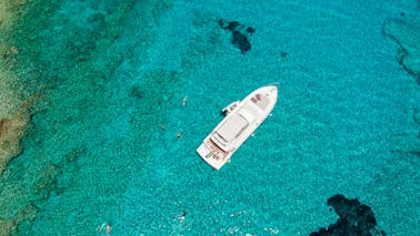 Astypalaia : croisière quotidienne semi-privée vers Kounoupa, Koutsomiti et Red Rock