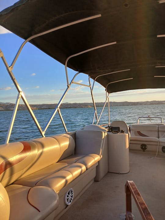 Bentley 240 Cruise Pontoon Boat for Amazing Day on Lake Havasu