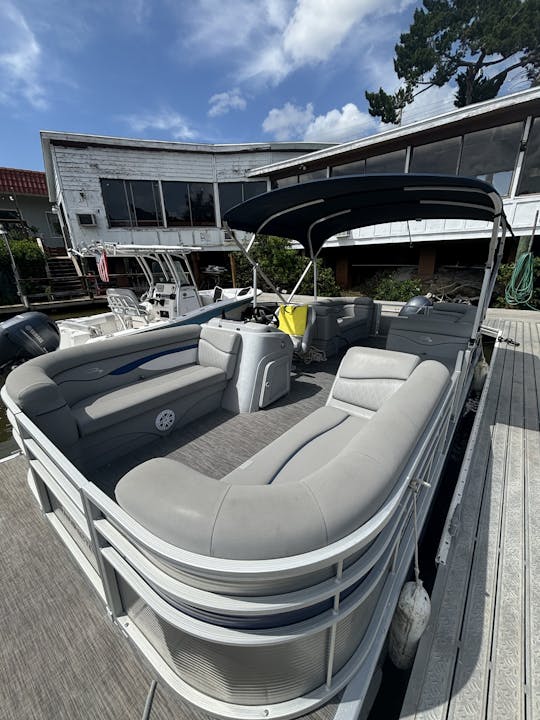 Bennington Tri-Tune 2021 com Yamaha 150 - Siesta Key