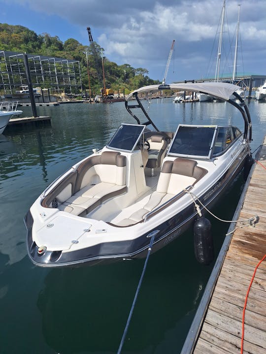 Lancha de luxo de 27 pés para a Ilha Taboga