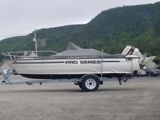 KMV Pro Series 21' Center Console for Rent in Montreal