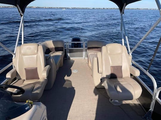 Nuevo pontón Suntracker 2020 en Cabo Coral, Florida