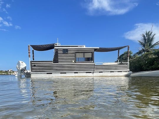 Pontón de 32 pies de largo con aire acondicionado y baño