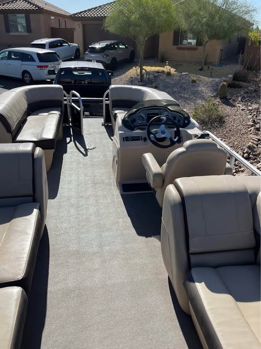 2018 Sun Tracker 22ft Party Barge DLX