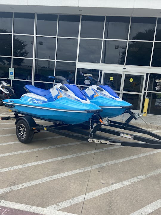 NOUVEAUX Wave Runners Yamaha 2024 à louer à l'heure ou à la journée à Mabank, au Texas