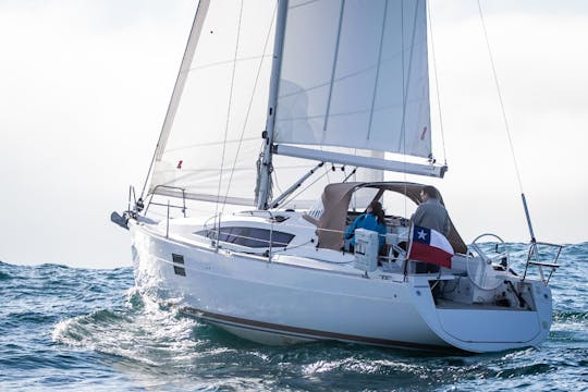 ¡Alquile un velero monocasco de crucero en Algarrobo, Chile!