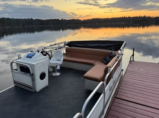 Ponton « Peach » 2016 de 24 pieds, parfait pour les fêtes sur le lac et les journées de détente