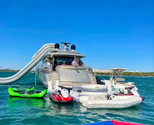 MÉGA YACHT DE 90 PIEDS PERSHING AU DÉPART DE MIAMI