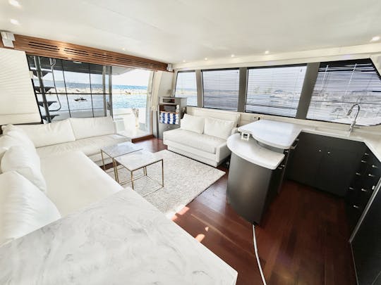 65’ Luxury Yacht for Party Cruise in Toronto