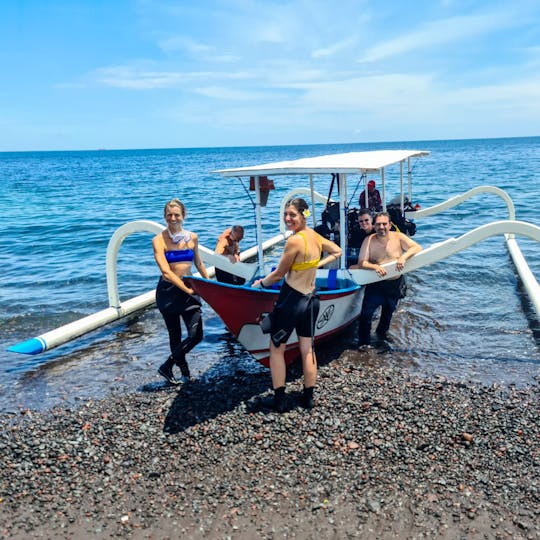 Cursos de mergulho divertido/Discovery Scuba Dive/PADI em Amed com o 5STAR PADI Dive Center