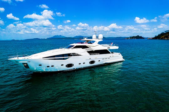 Ligne personnalisée Ferretti 100 pour 20 personnes a taboga
