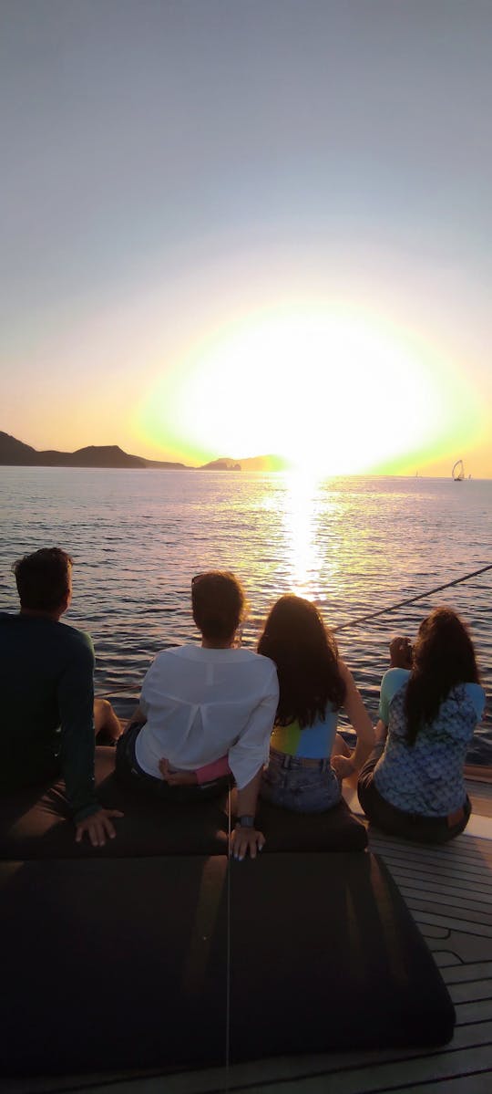 Crucero de dos horas al atardecer en Milos
