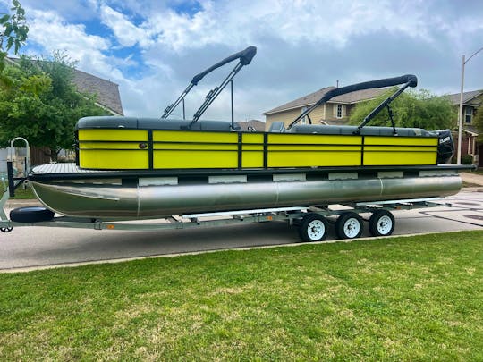 290 Grand Isle Pontoon - Ready for a group of 20 of your friends/family!