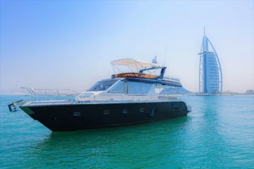 Novo de luxo de 65 pés para até 23 hóspedes na Marina de Dubai: a melhor oferta