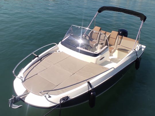 Rent this speedboat Q605 'Helios' 150hp for 7 people in Palma, Spain