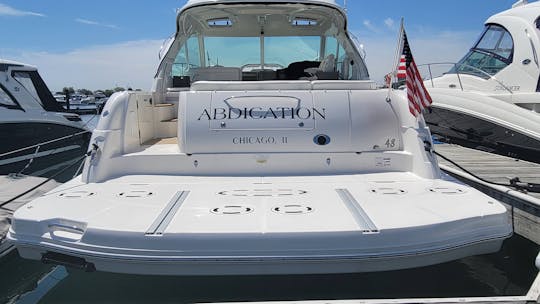 Captained 51' Sea Ray Sundancer Luxury Yacht in Chicago, Illinois