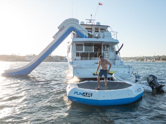 カリフォルニア州ニューポートビーチの87フィートCheoy Leeメガヨット