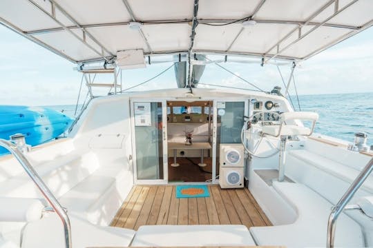 Navigation inoubliable dans la baie de Phangnga avec le NISNA 440
