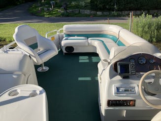 24 foot Parti Kraft Pontoon with captain