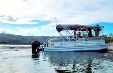 Family Fun! 22ft Sun Tracker Pontoon–115HP | Double Bimini | BBQ | 2Hr minimum 