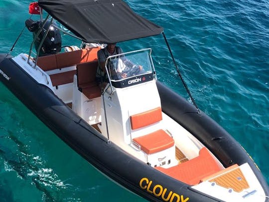 Cloudy Northstar 7 RIB alimentado por motor externo Mercury de 150 HP