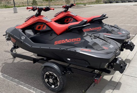 Par de jet skis Sea-Doo Spark/Trixx para alugar em Loveland, CO