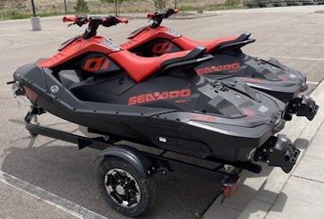 Par de jet skis Sea-Doo Spark/Trixx para alugar em Loveland, CO