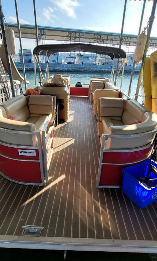 Leisure Kraft 24' Tritoon - 15 passageiros - com som alto!