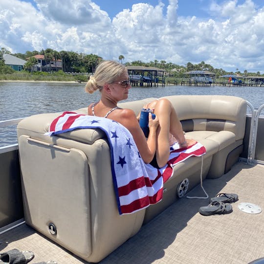 Magnifique péniche de fête Sun Tracker 2023 de 24 pieds !