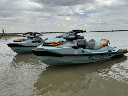 Paire de jet-skis Sea-Doo WAKE PRO 230 2023 à louer à Loveland, Colorado