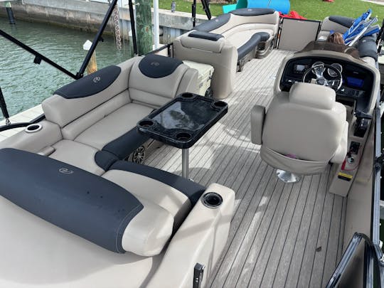 Avalon Pontoon Boat - Encontre a paz, descubra o paraíso