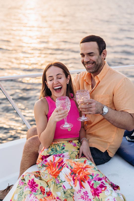 Croisière privée en yacht au coucher du soleil pour un maximum de 4 personnes