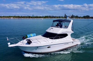 Yacht Silverton Flybridge de 41 pieds à Miami — Offres de jet ski gratuites !