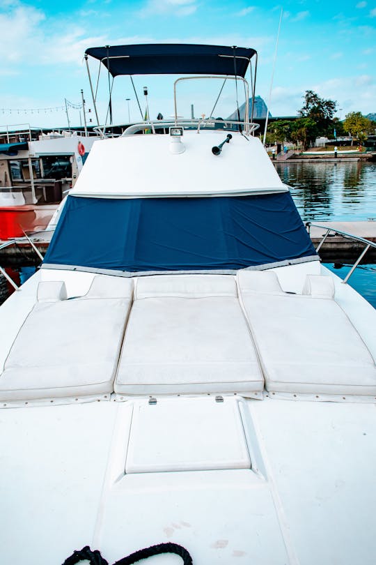 Location de yacht à moteur Dandara Carbrasmar de 37 pieds à Rio de Janeiro, Brésil