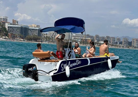 Rent this boat without a license and get the most out of the sea