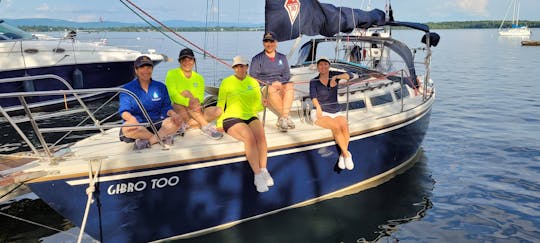 NAVIGUEZ sur le sud historique du lac Champlain à bord d'un voilier Catalina de 30 pieds